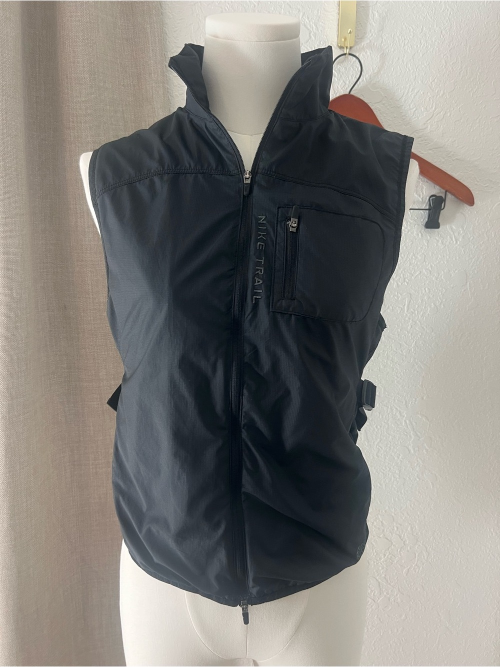 Nike Trail Running Vest Black Full Zip Lightweight Outdoor Hiking XS‎